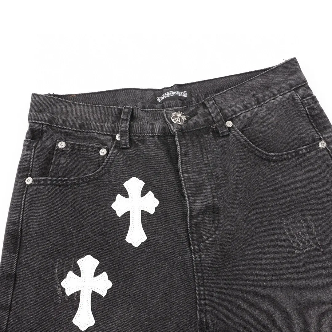 P210 Top version (black pants and white leather) Top version Chrome Hearts jeans with leather and black denim. It is known that chromehearts jeans will use vintage Levis jeans as the base plate for creation. They usually add their own unique silver buckles and silver ornaments, plus leather embellishments. This is what doubles the value of these vintage jeans, because the base plate is Vintage jeans, the jeans themselves have become very soft and comfortable after years of baptism, which can be distinguished from ordinary jeans. Regarding the size, you should also refer to the pants data. Style number: 1253# Color: black pants and white leather Size: 28 30 32 34 28 Waist 86 Hips 100 Pants length 102 30 Waist 90 Hips 104 Pants length 104 32 Waist 94 Hips 108, pants length 106 34, waist 98, hips 112, pants length 110